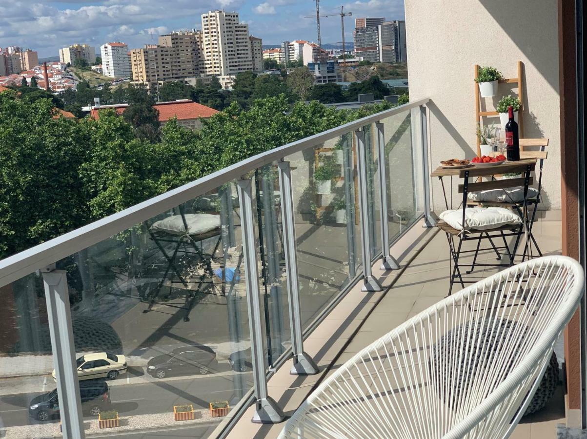 Charming Apartment With Balcony & Pool Lisbon Luaran gambar